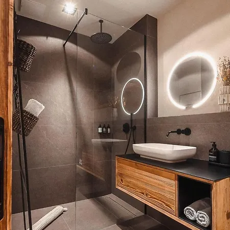Falk - Privates Luxus-chalet Mit Sauna & Pool *