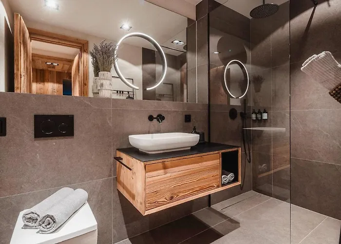 Falk - Privates Luxus-chalet Mit Sauna & Pool סנט אוסוולד